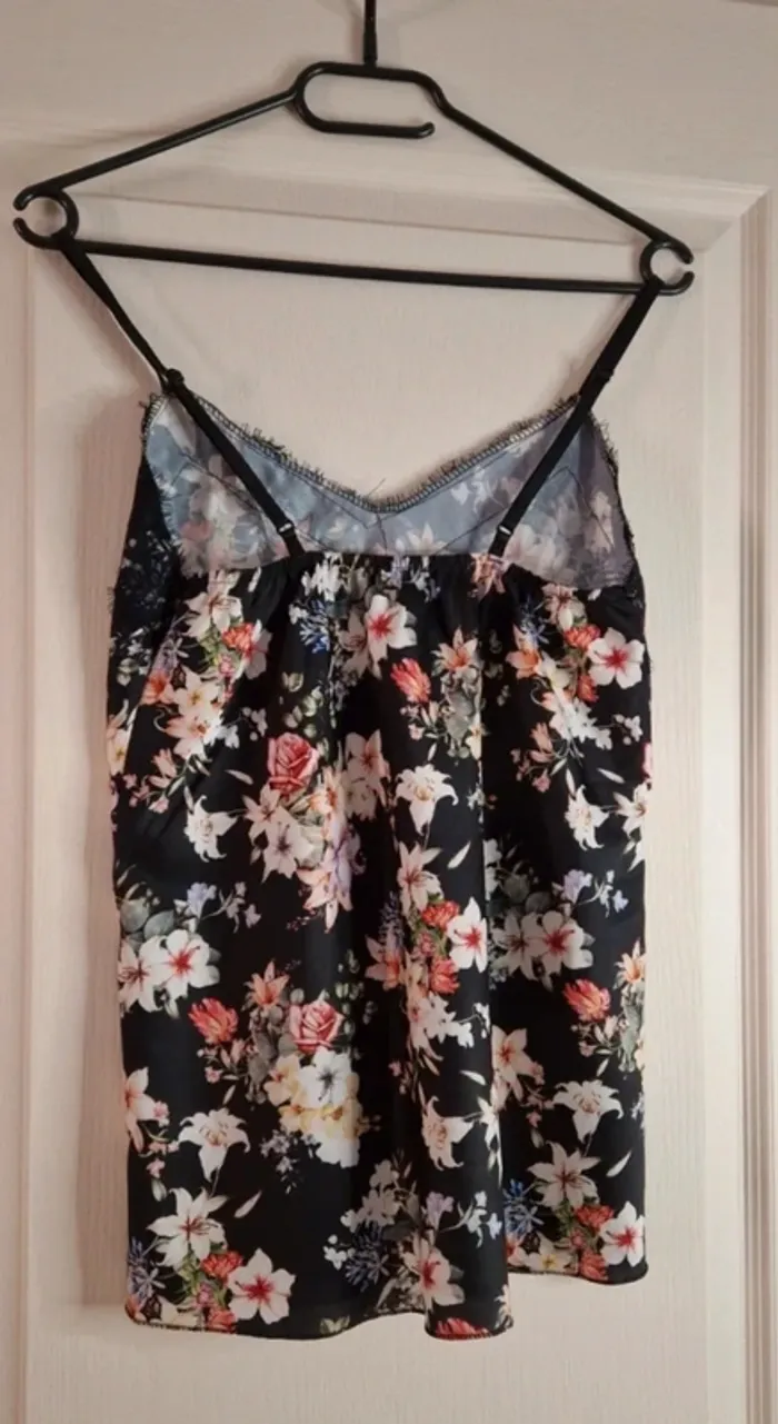 Debardeur fleuri effet soie taille 36/38 - photo numéro 6
