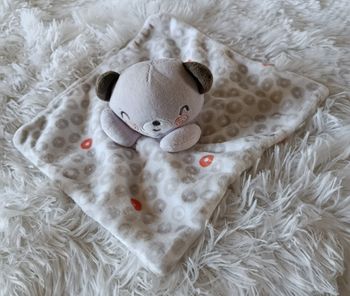 Doudou ours carré plat blanc,ronds gris et orange - Siplec
