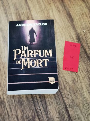 D4277 - livre "un parfum de mort " de Andrew Taylor