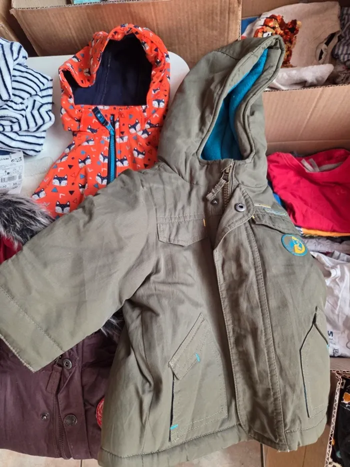 Lot +65 vêtements dont 3 blousons 6 mois garçon - photo numéro 2