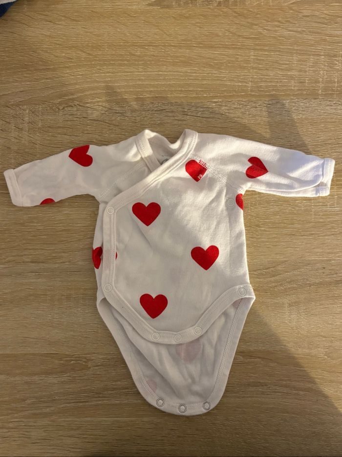 Lot de trois bodys motif coeur - photo numéro 3
