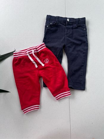 Lot de deux pantalons jeans tape à l’œil taille 6 mois très bon état
