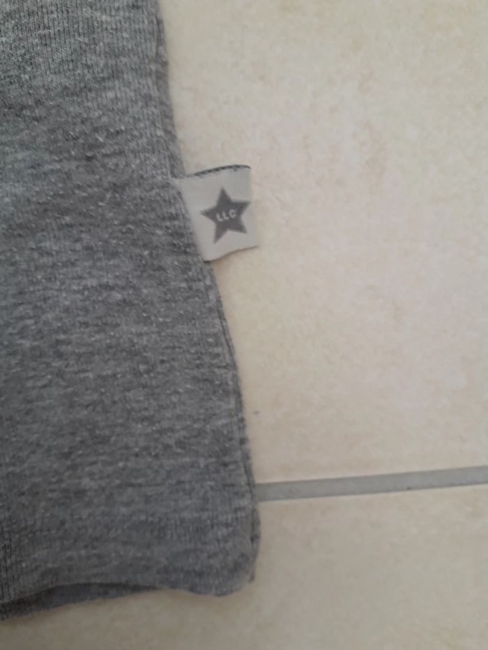 T-shirt gris T 12 ans - photo numéro 9