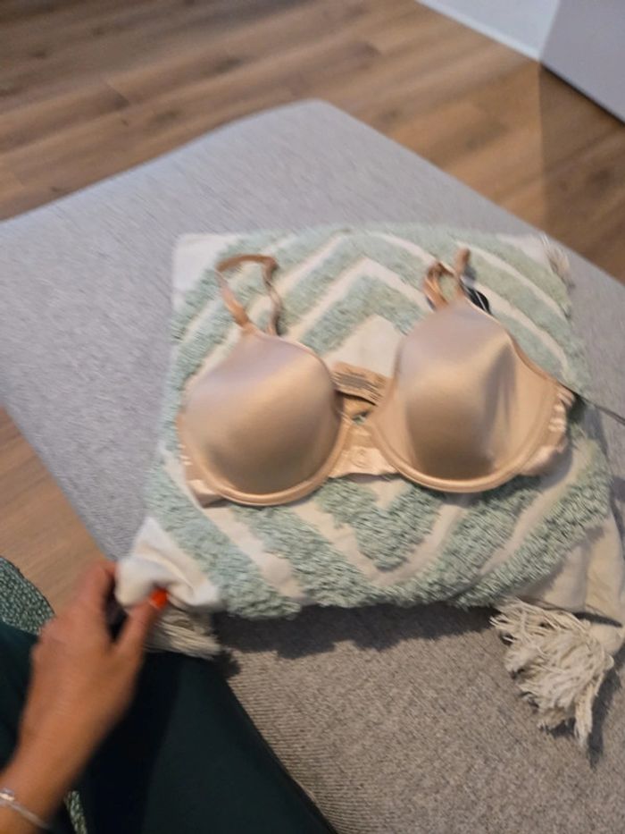 Soutien gorge chantelle 85c neuf avec étiquette - photo numéro 2
