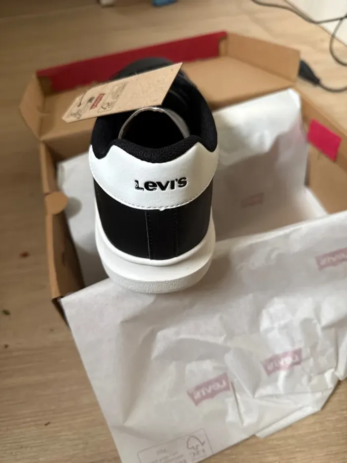 Très jolies baskets Levi’s neuves avec étiquette pointure 39 - photo numéro 6