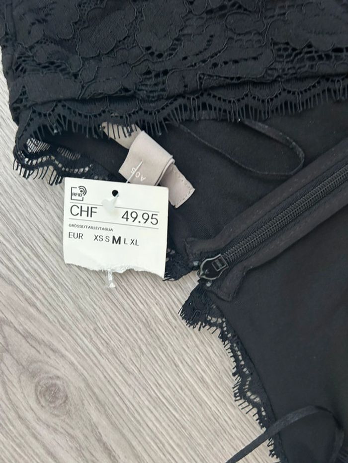 Robe noire dentelle - photo numéro 3