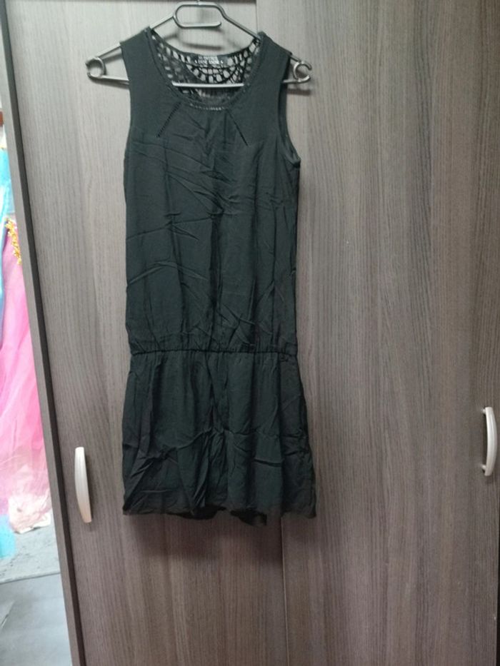 Robe noire  cache cache