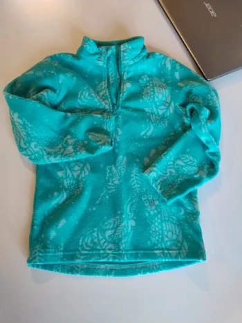 Pull fille chaud