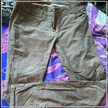 Pantalon style velours taille 40 marque cache cache