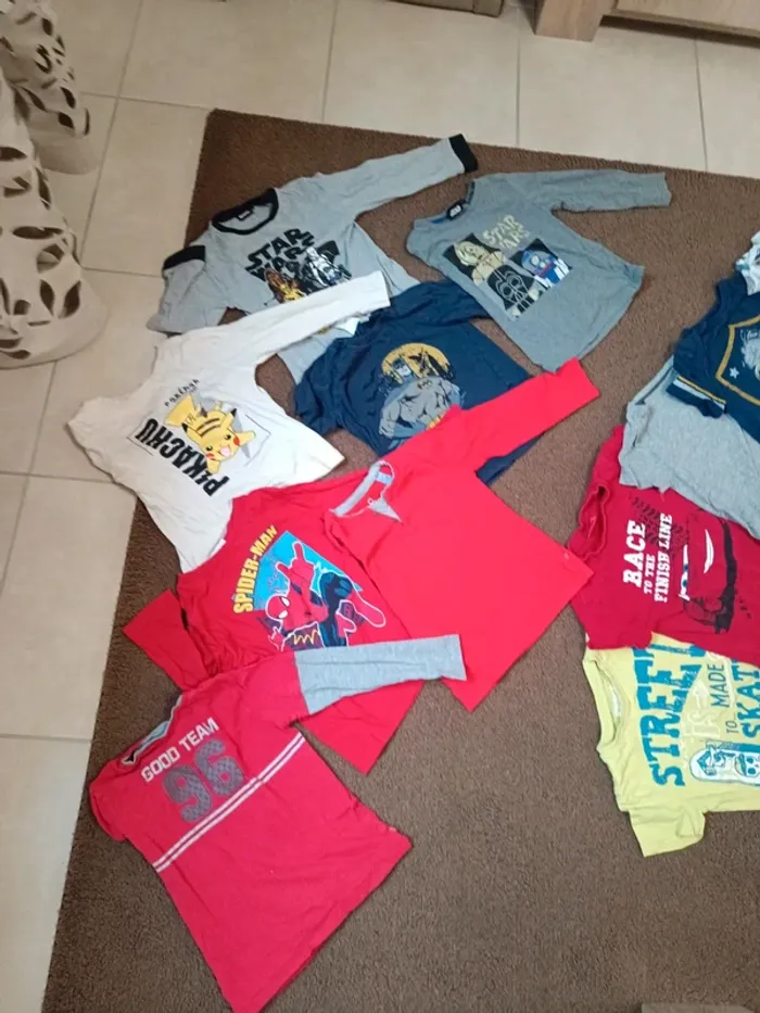 Lot vêtement printemps été 5 ans garçon 33 pieces - photo numéro 4
