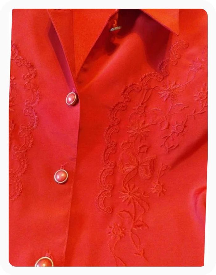 Chemise rouge brodée Taille 46 - photo numéro 3