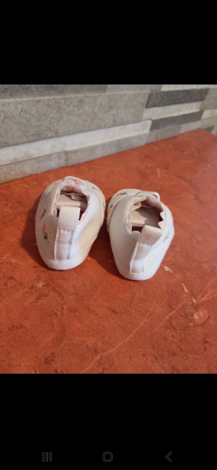 Chaussures bébé taille 6 / 9 mois - photo numéro 4