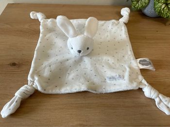 Doudou plat lapin blanc câlin bisous absorba