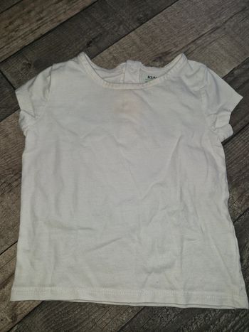 2 t-shirts.