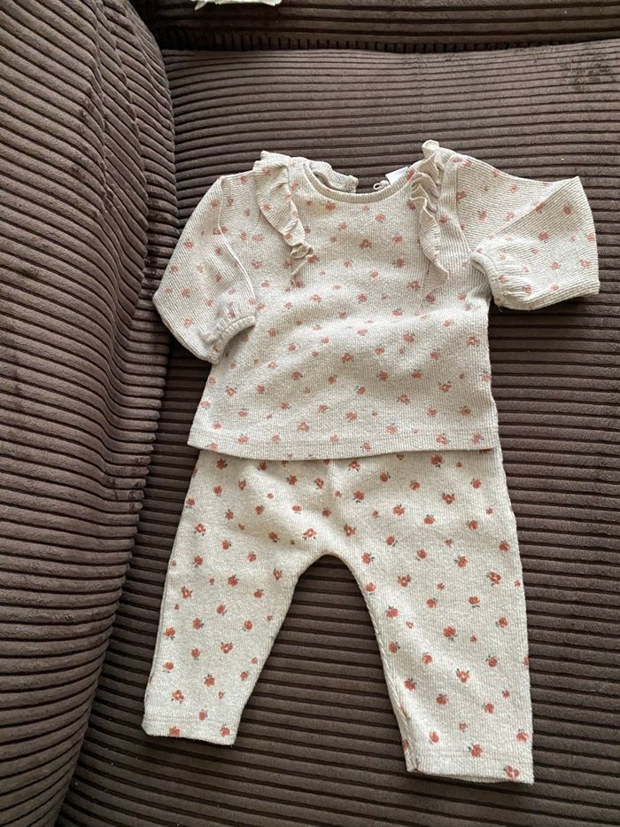 Ensemble Zara  6/9 mois - photo numéro 2