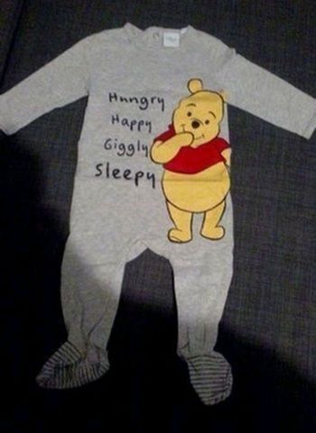 Grenouillere en coton Winnie l'ourson 12mois Disney en TBE