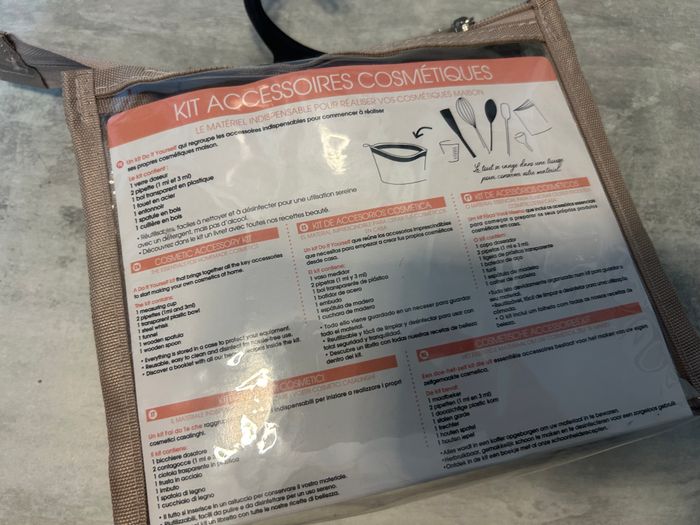 kit accessoires cosmétiques neuf jamais ouvert - photo numéro 2