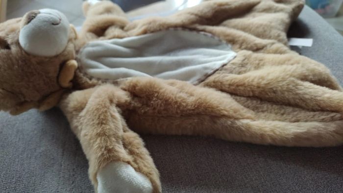 Doudou peluche Kellytoy bébé lion hochet - photo numéro 4