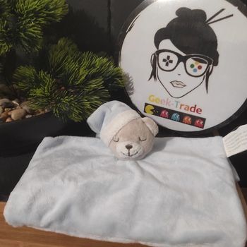 Kimbaloo Doudou ours bleu Gris bonnet endormi dort nuit la halle carré Sommeil