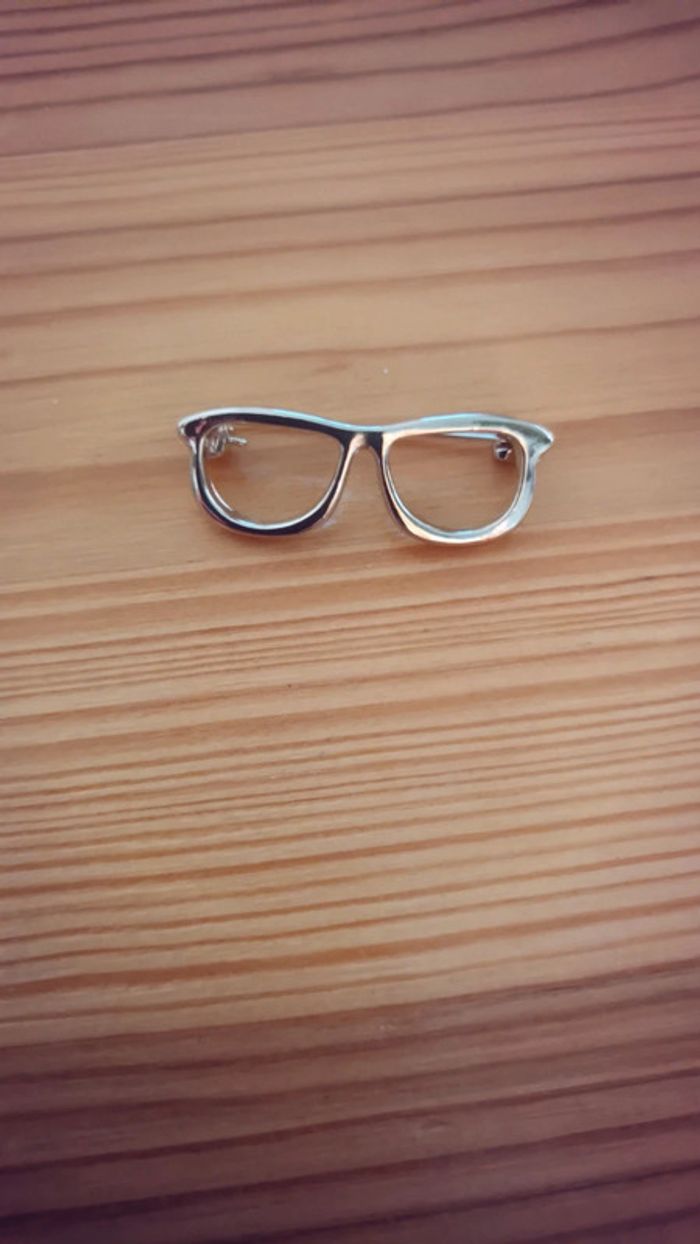 Broche lunettes argentées