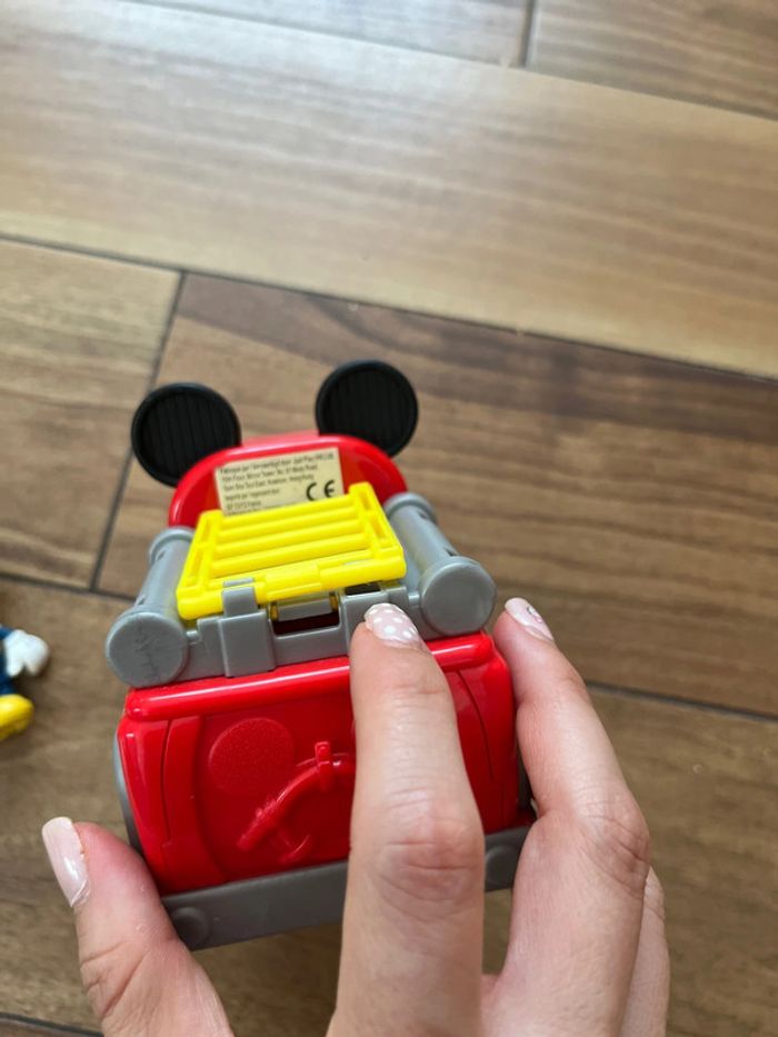 Camion de pompier Mickey avec personnage - photo numéro 5