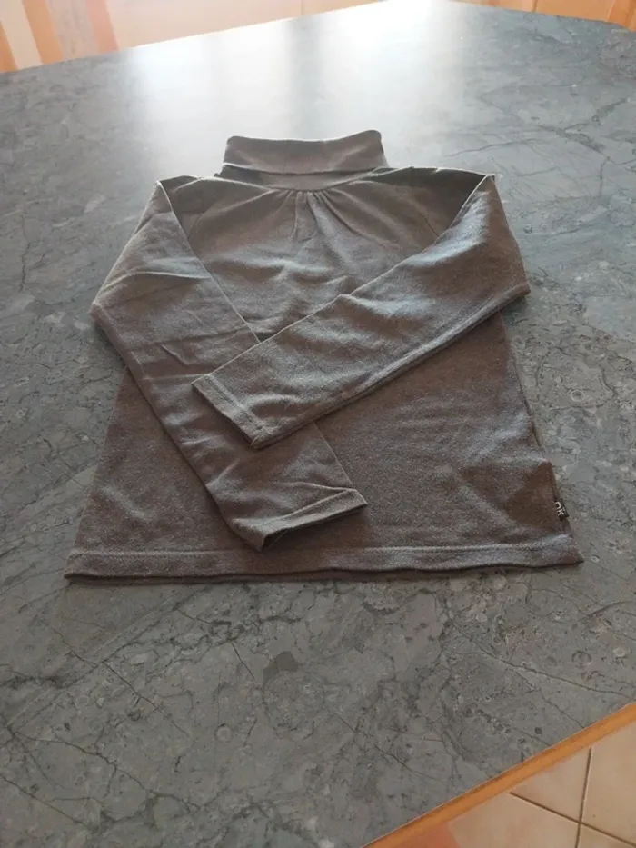T-shirt col roulé T.6 ans