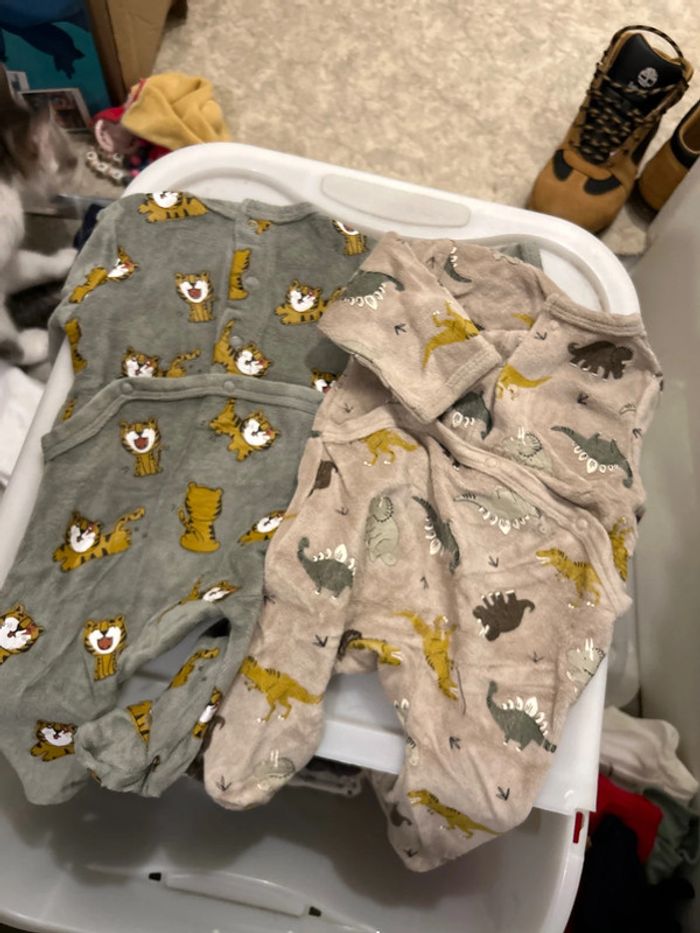 2 pyjamas - photo numéro 2