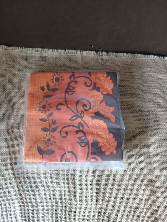 Lot de 29 serviettes en papier orange et marron