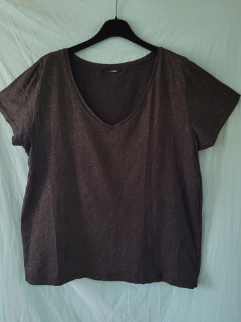 Très beua tee shirt noir et doré