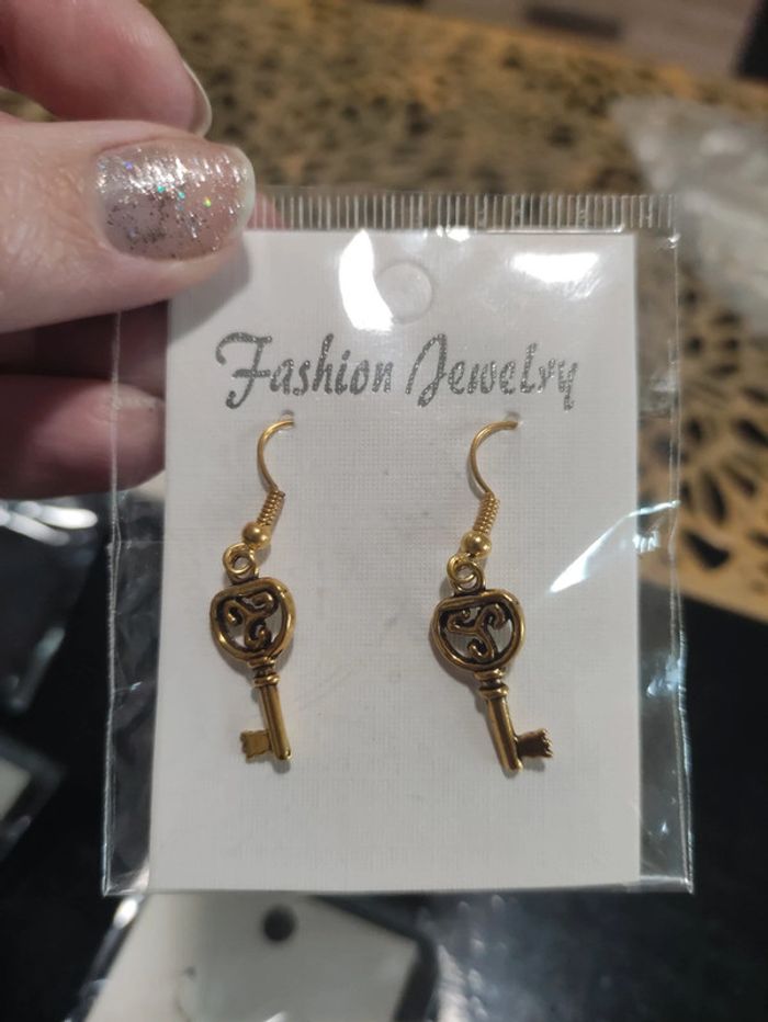 Lot de 6 bijoux neufs thème cœur et clefs - photo numéro 5