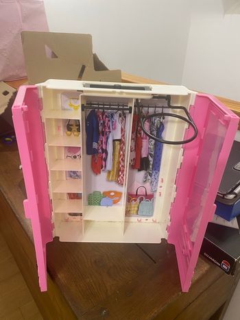 Dressing Barbie 
