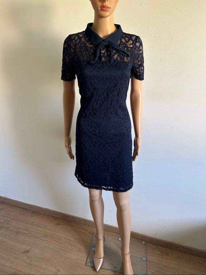 Robe marine en dentelle à manches courtes Morgan taille 42 bon état - photo numéro 3