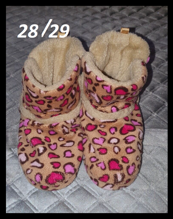 Chaussons velours polaire beige à petits cœur rose P: 28/29