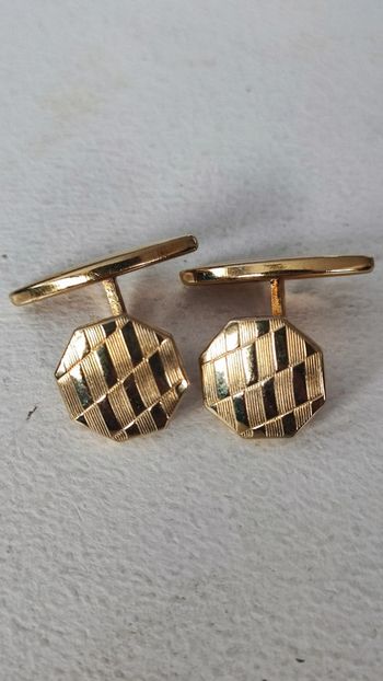 Boutons de manchette dorés