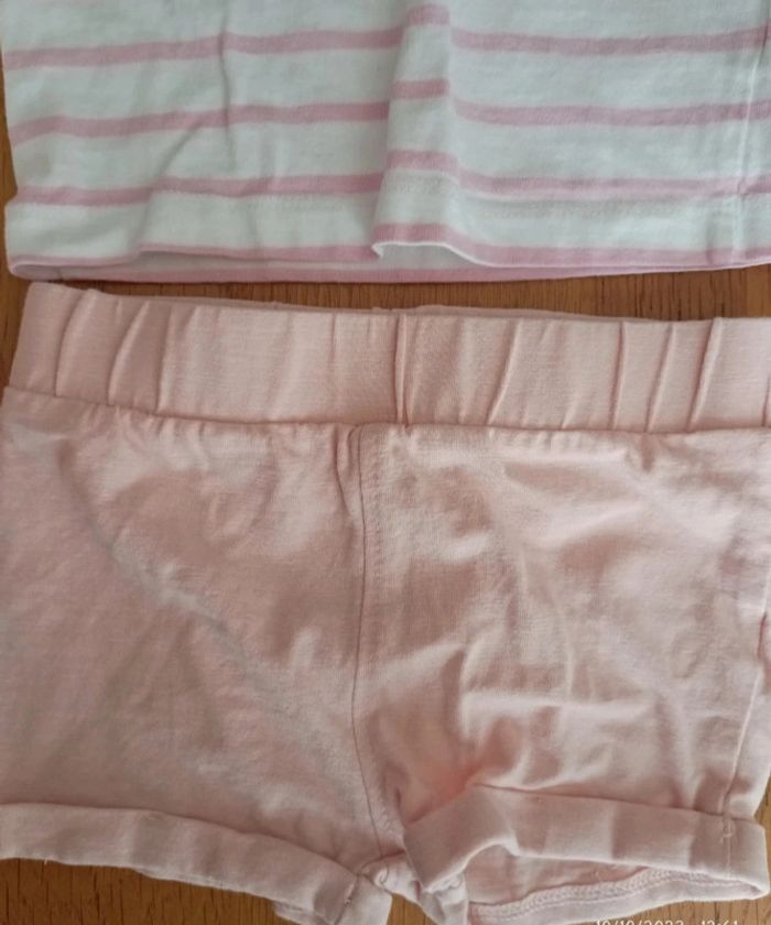 Ensemble short et t-shirt manches courtes taille 1 an en très bon état - photo numéro 3