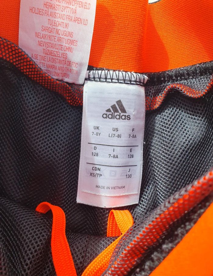 Short de sport taille 7/8ans - photo numéro 2
