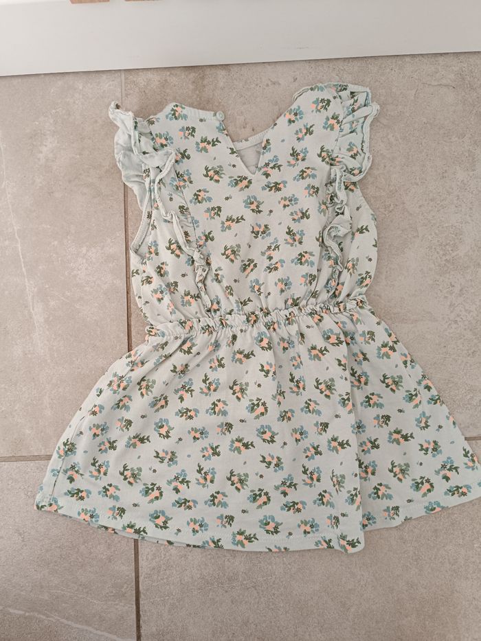 Robe fleurie - photo numéro 2