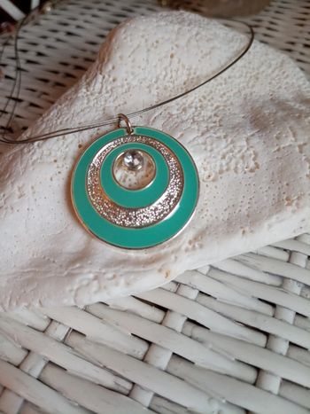 Collier fantaisie avec strass