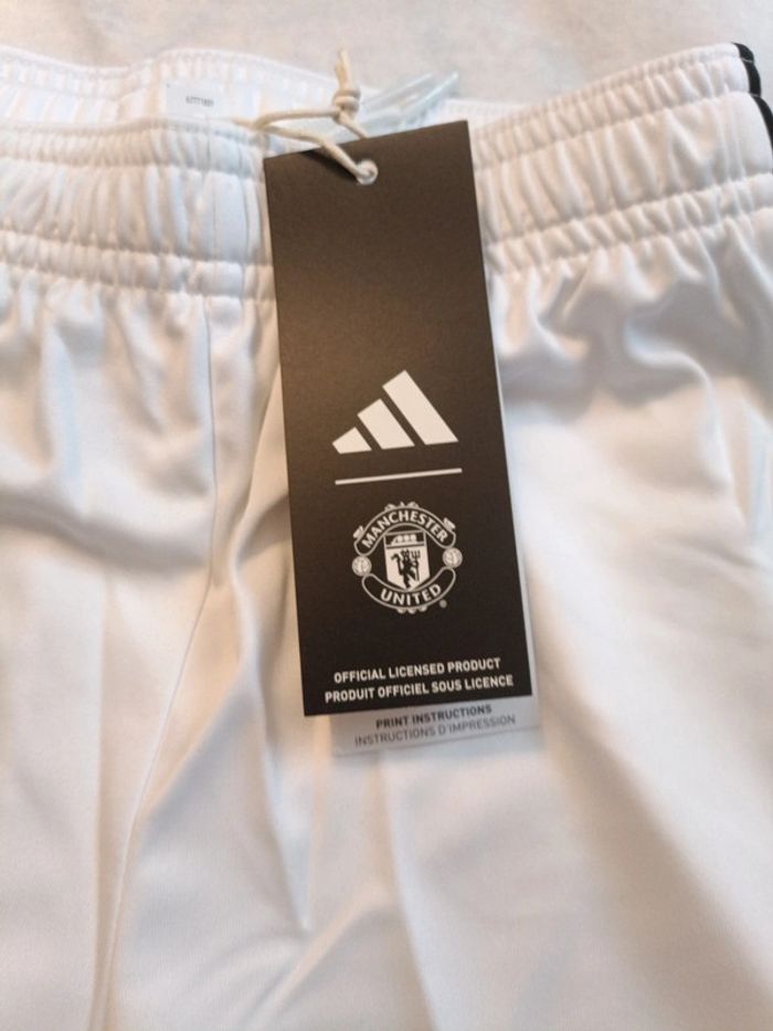 Short de foot Adidas équipe Manchester United avec chaussettes taille 9/10 ans authentique neuf - photo numéro 6
