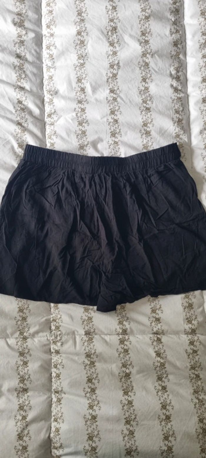 Short noir fluide - photo numéro 3
