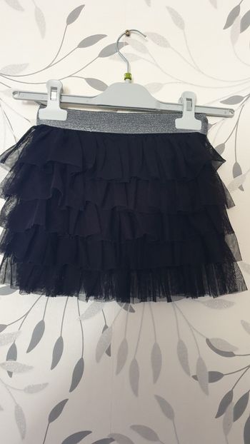 Joli jupe noir taille 6 ans