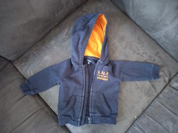 Gilet à capuche en 9 mois