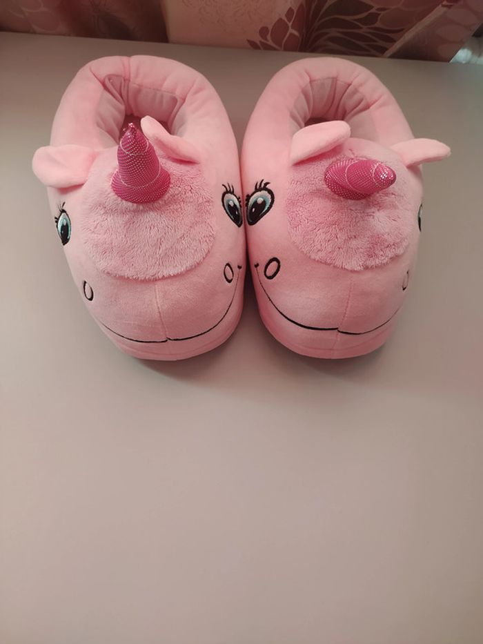 Paire de pantoufles/chaussons licornes mignonne neuve unisexe ! - photo numéro 2