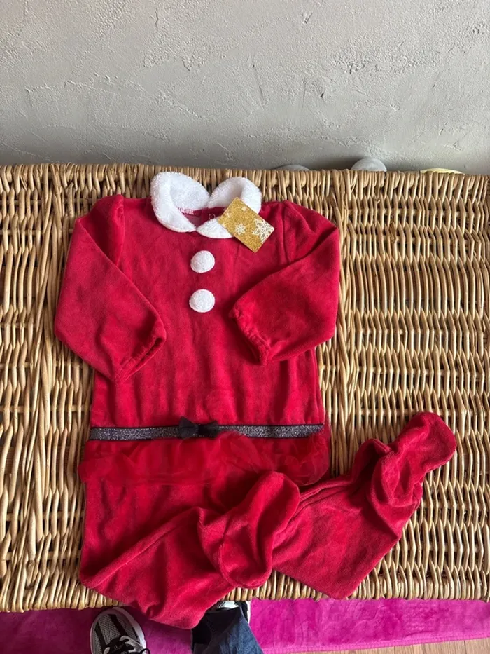 Pyjama fille Noël 24 mois neuf avec étiquette