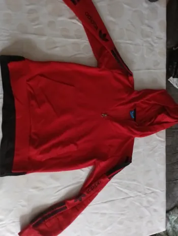 Sweat à capuche adidas taille 14 ans