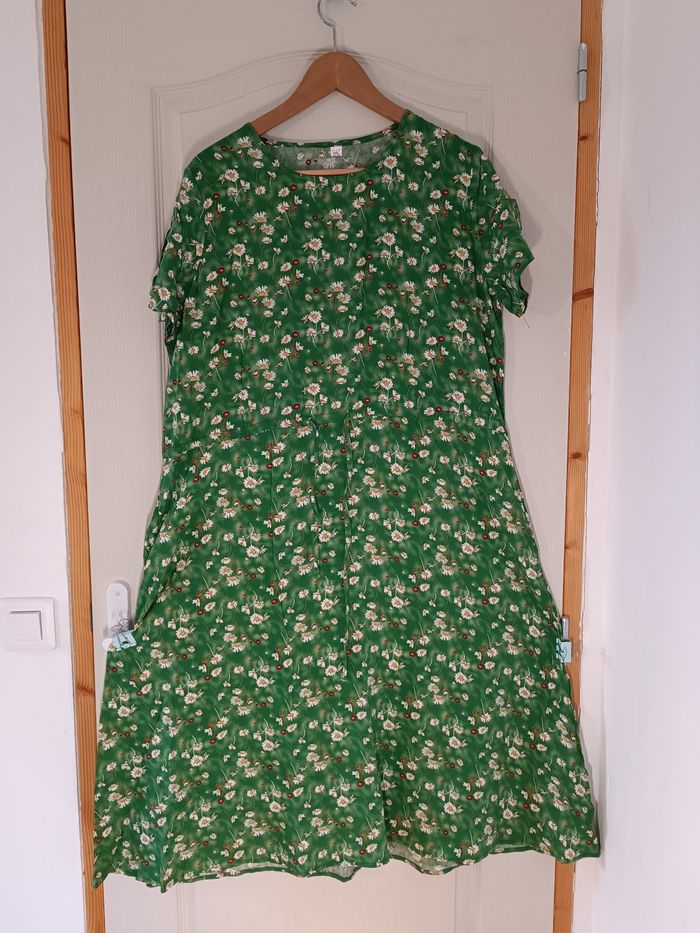 Robe florale vert chrysanthèmes 44