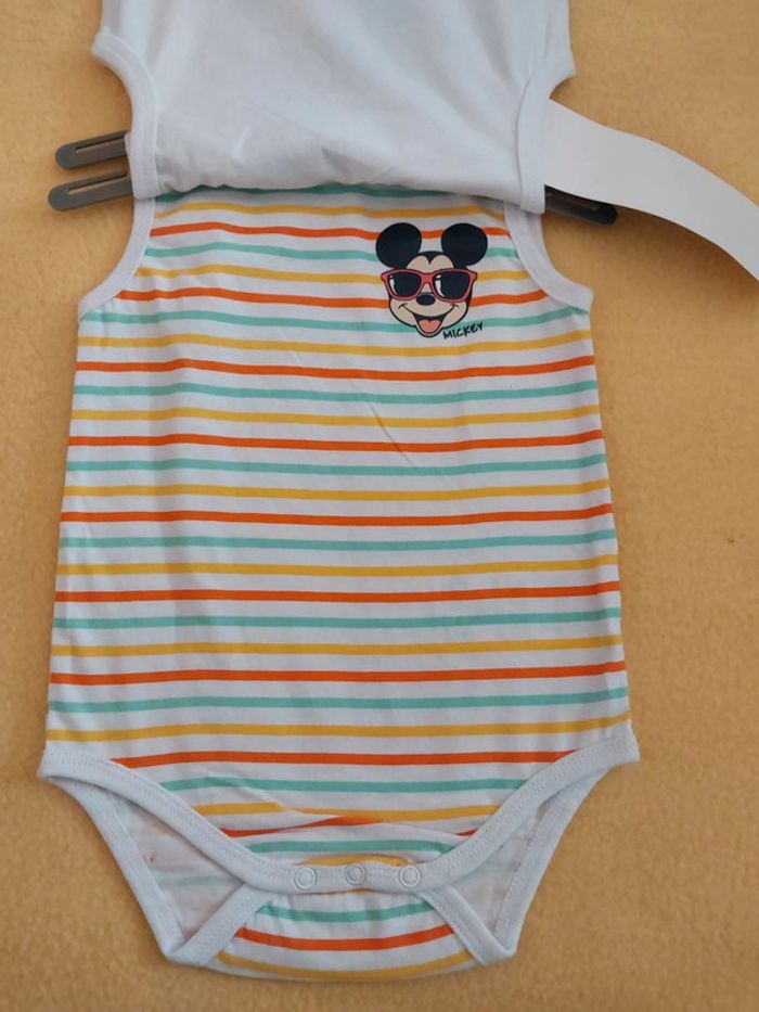 Bodies sans manches bébé garçon 9 mois Disney Baby neufs avec étiquette - photo numéro 2