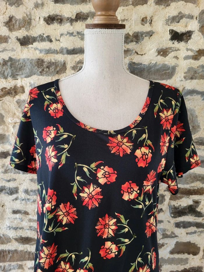 T-shirt blouse fleurie manches courtes noir et rouge orangé
Blancheporte
Taille 38