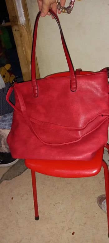 Sac style cuir rouge sans marque