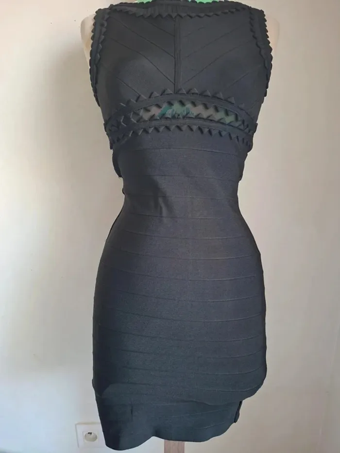 Robe noire bandage, sexy et élégante chic - neuve, taille S - photo numéro 2